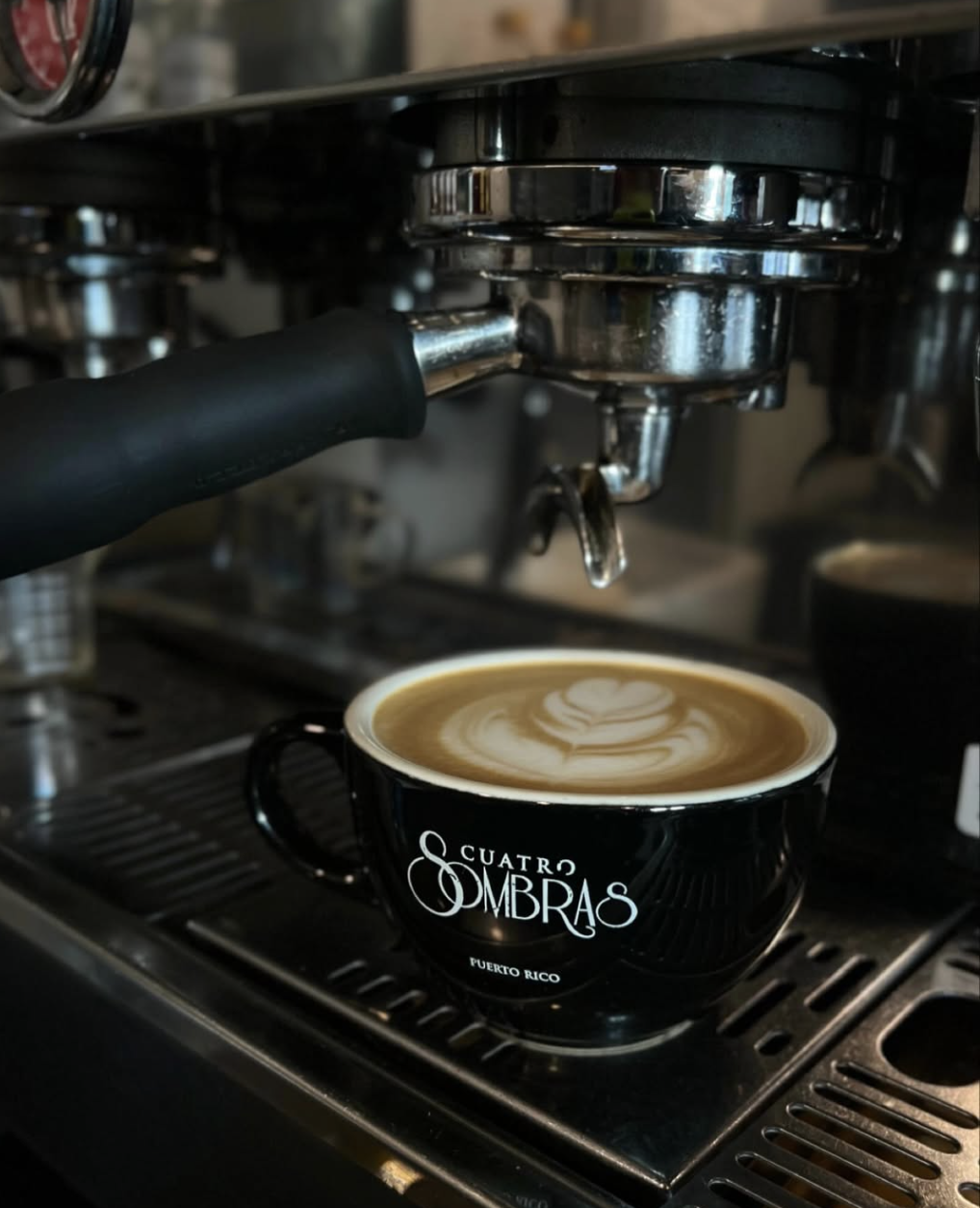 Cafetería en el casco viejo San Juan, Puerto Rico, con café Yauco